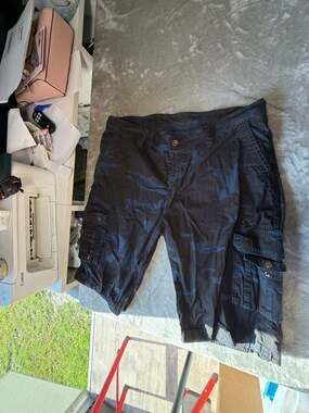 Xray Men's Classic Fit Cargo Shorts in Navy Camo Size 40